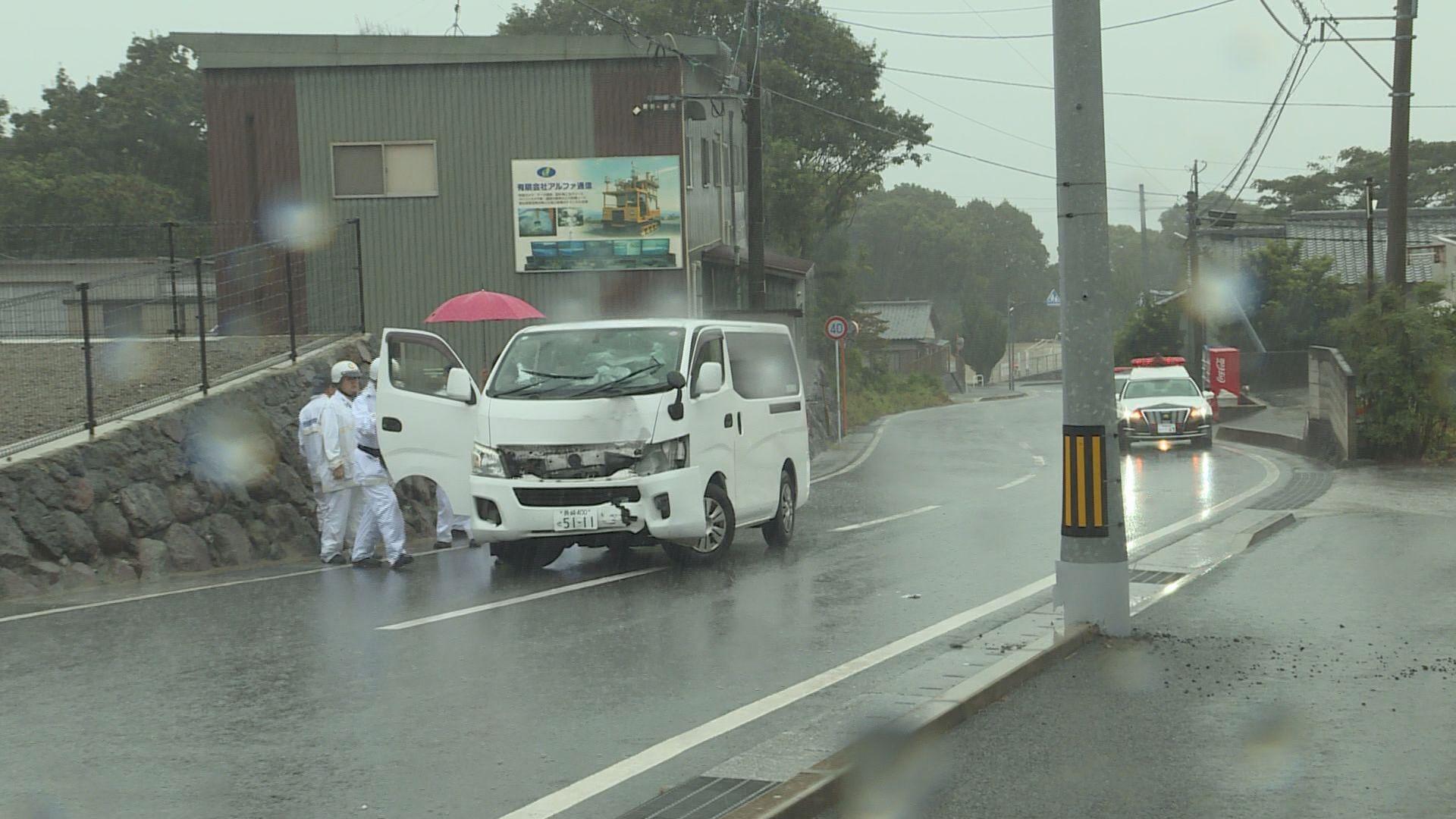 南島原市で９人乗りワンボックスカーが電柱衝突　全員重軽傷　