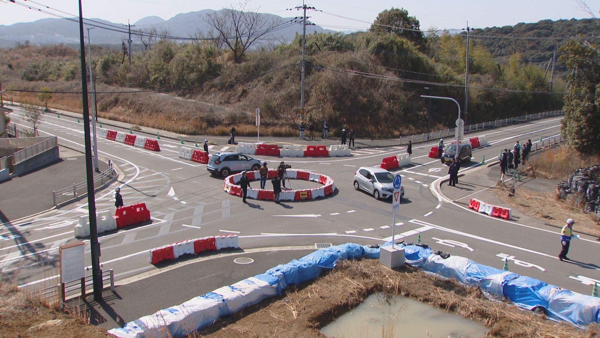 事故防止へ 諫早市の市道に県内初の環状交差点を設置