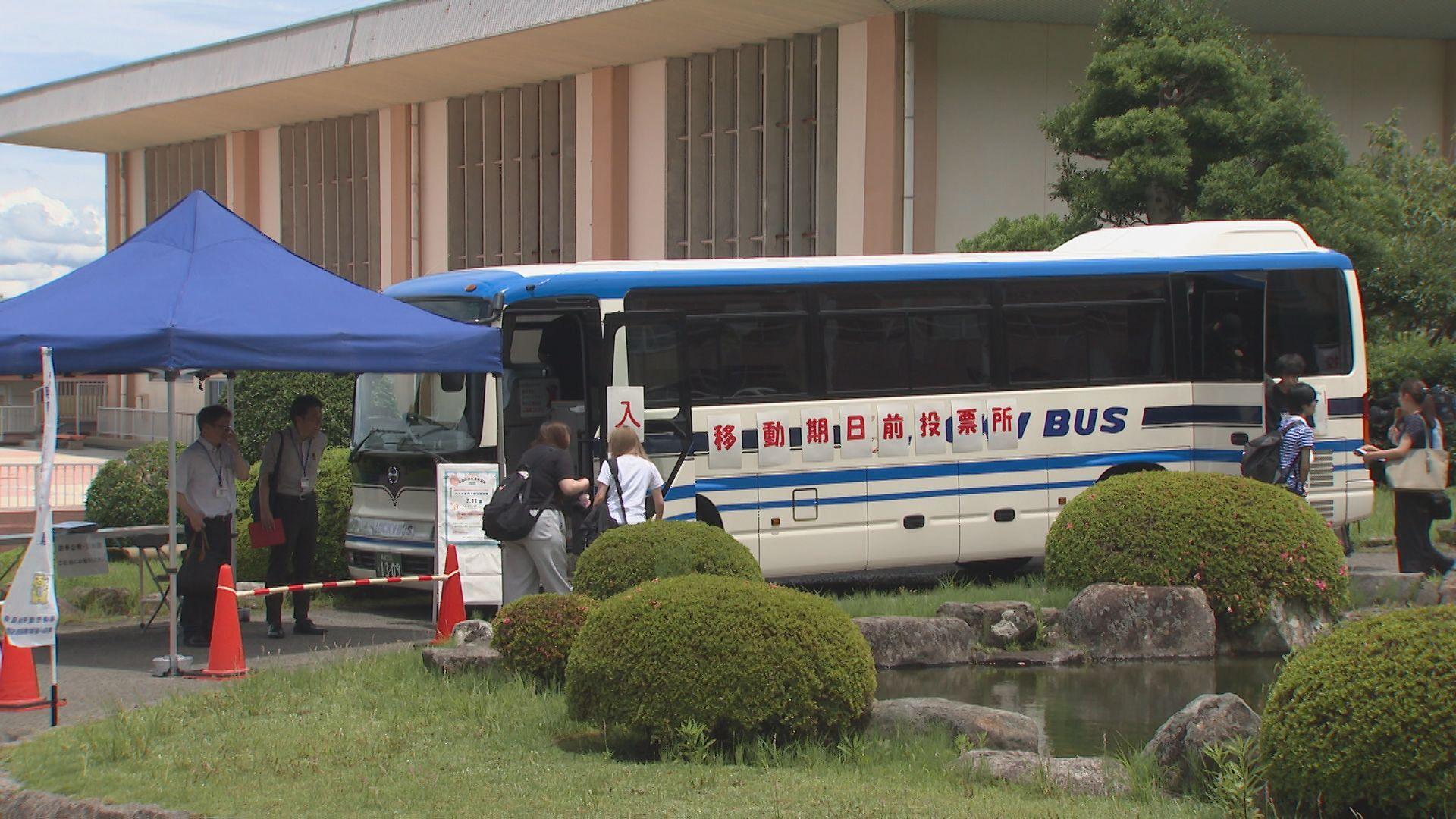 バス車内で期日前投票 長崎市で初の「移動期日前投票所」設置