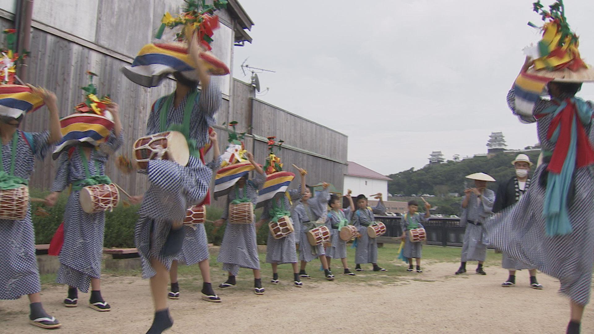 風流踊「平戸のジャンガラ」無形文化遺産登録後初の奉納　にぎやかな鉦や太鼓の音響く