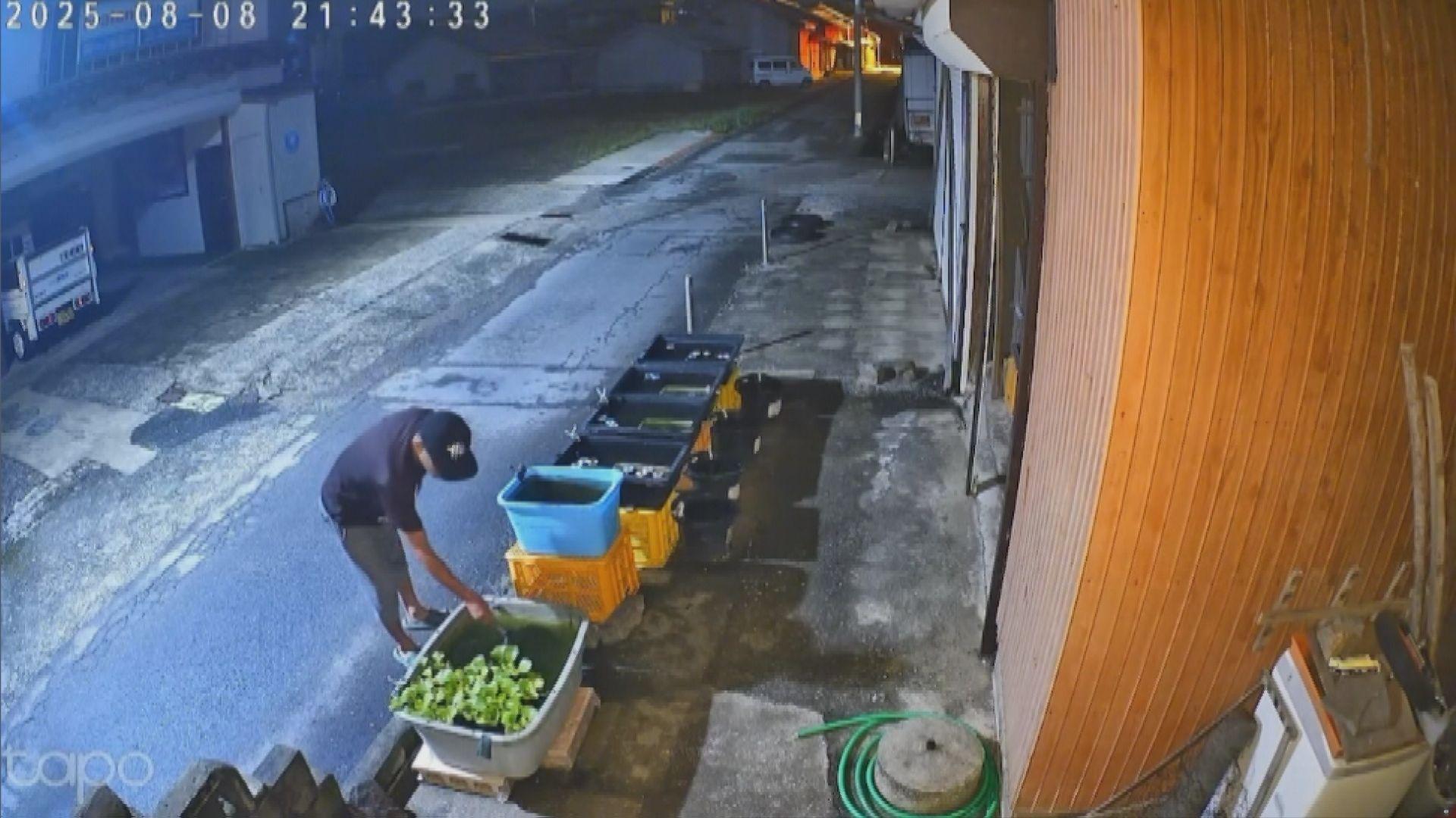 防犯カメラが捉えた犯行の一部始終…メダカ約200匹窃盗容疑で男(48)逮捕