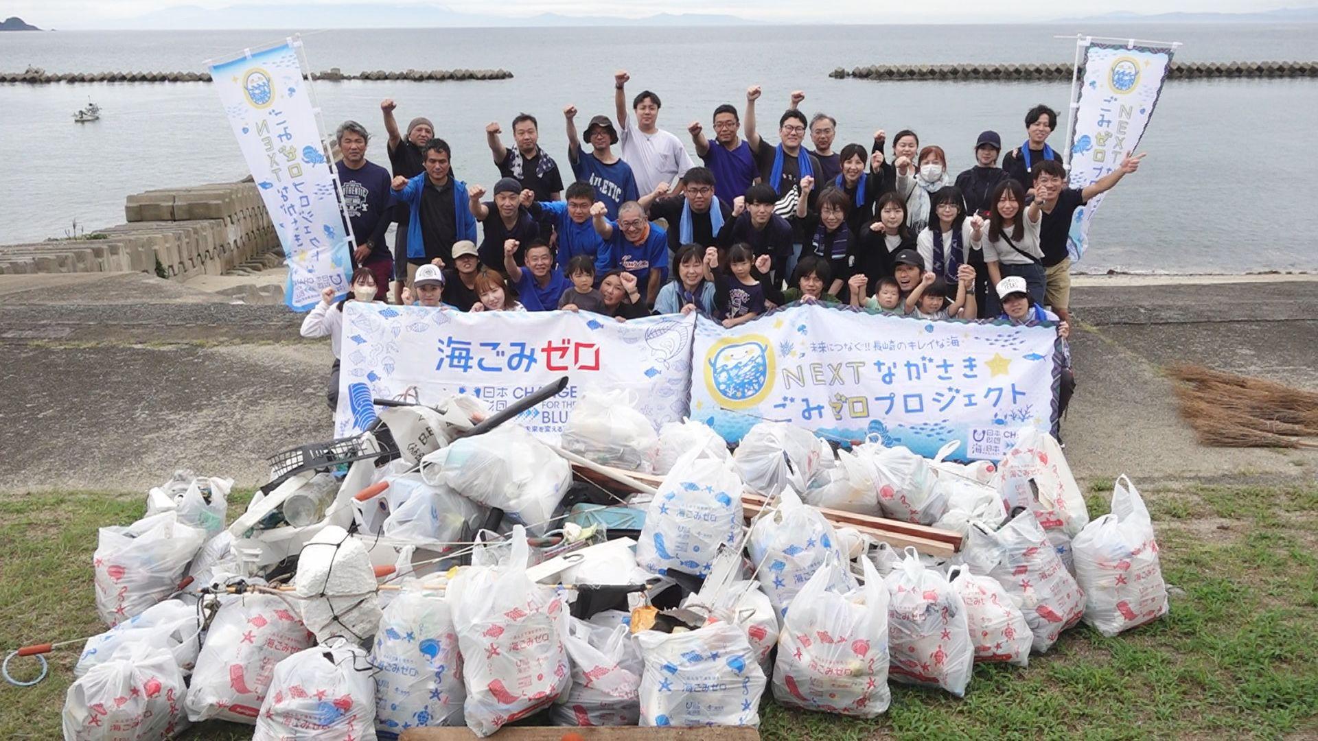 海をきれいに　工務店が川原海水浴場を清掃