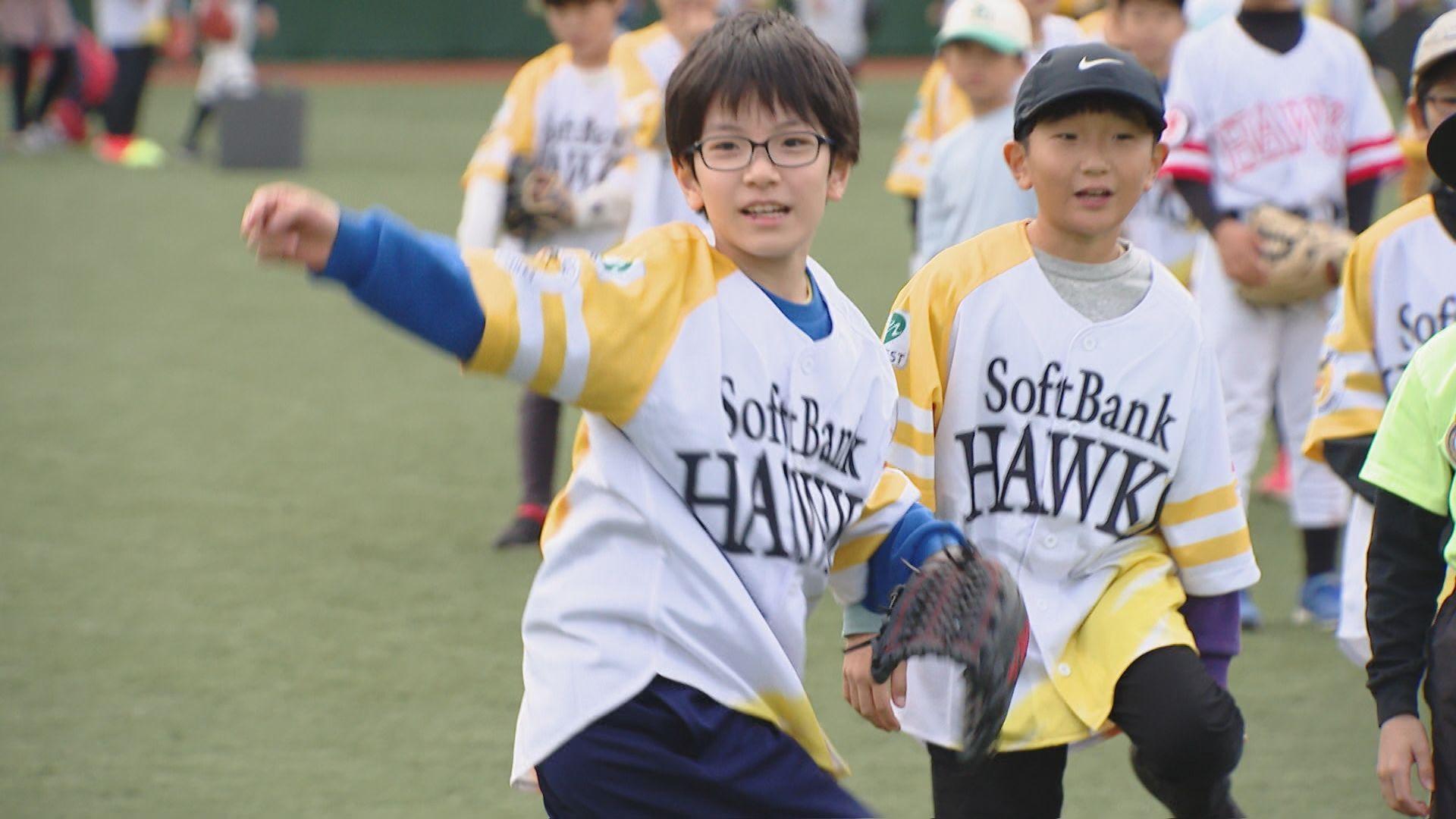 ホークスの選手が長崎市で野球教室