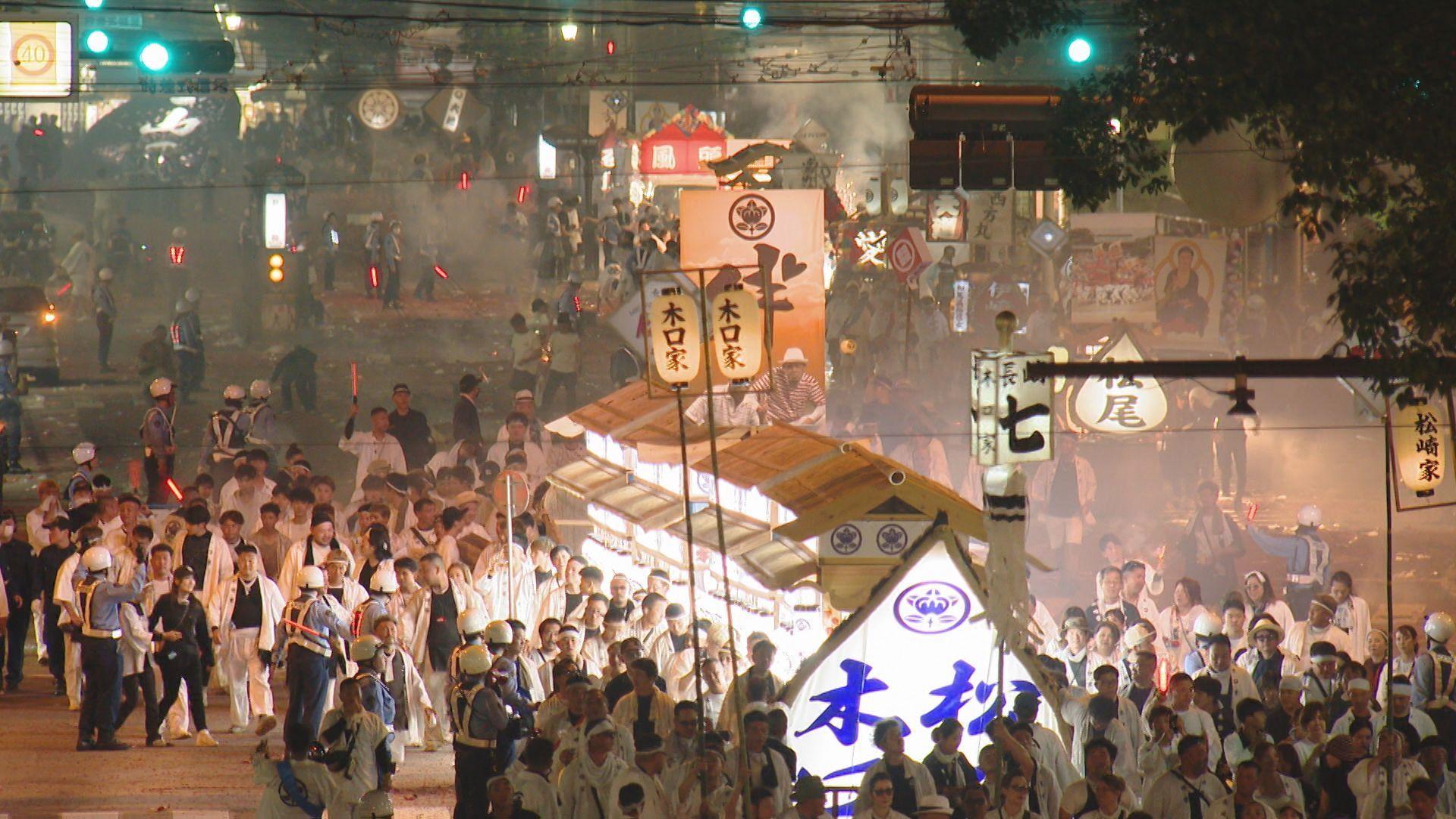 にぎやかに…そしてしめやかに お盆の伝統行事「精霊流し」
