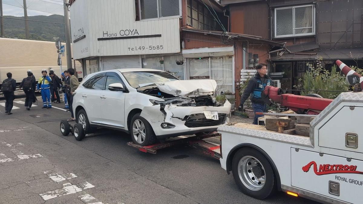 1111松浦鉄道と乗用車が衝突事故