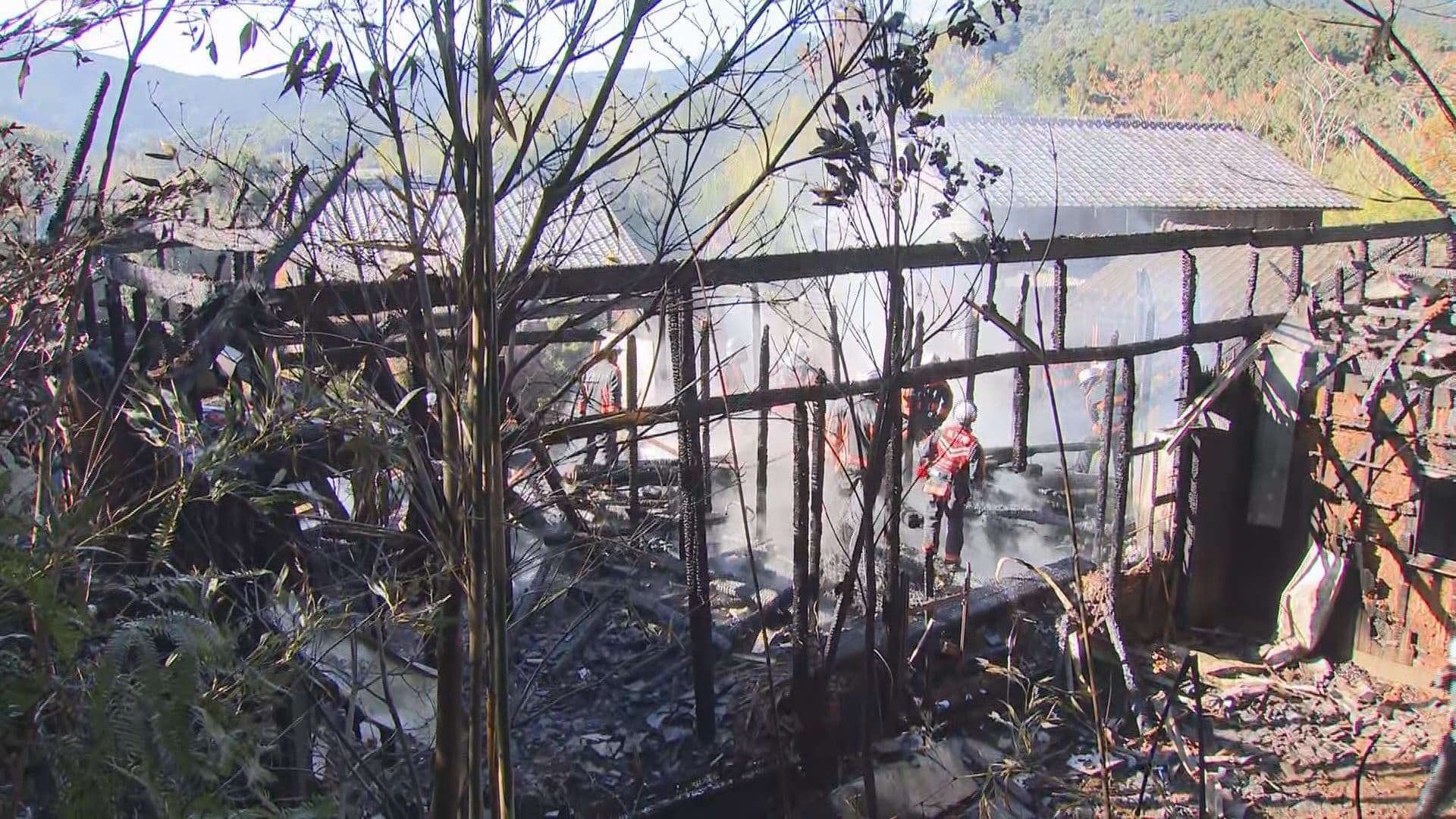 平戸市の住宅全焼火災 焼け跡から見つかった遺体は住人女性（８６）と判明