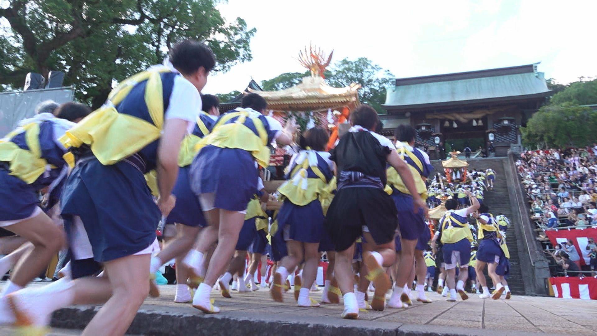 【長崎くんち】ご神体を乗せた神輿を神社に戻す「お上り」　最大の見せ場は「もりこみ」