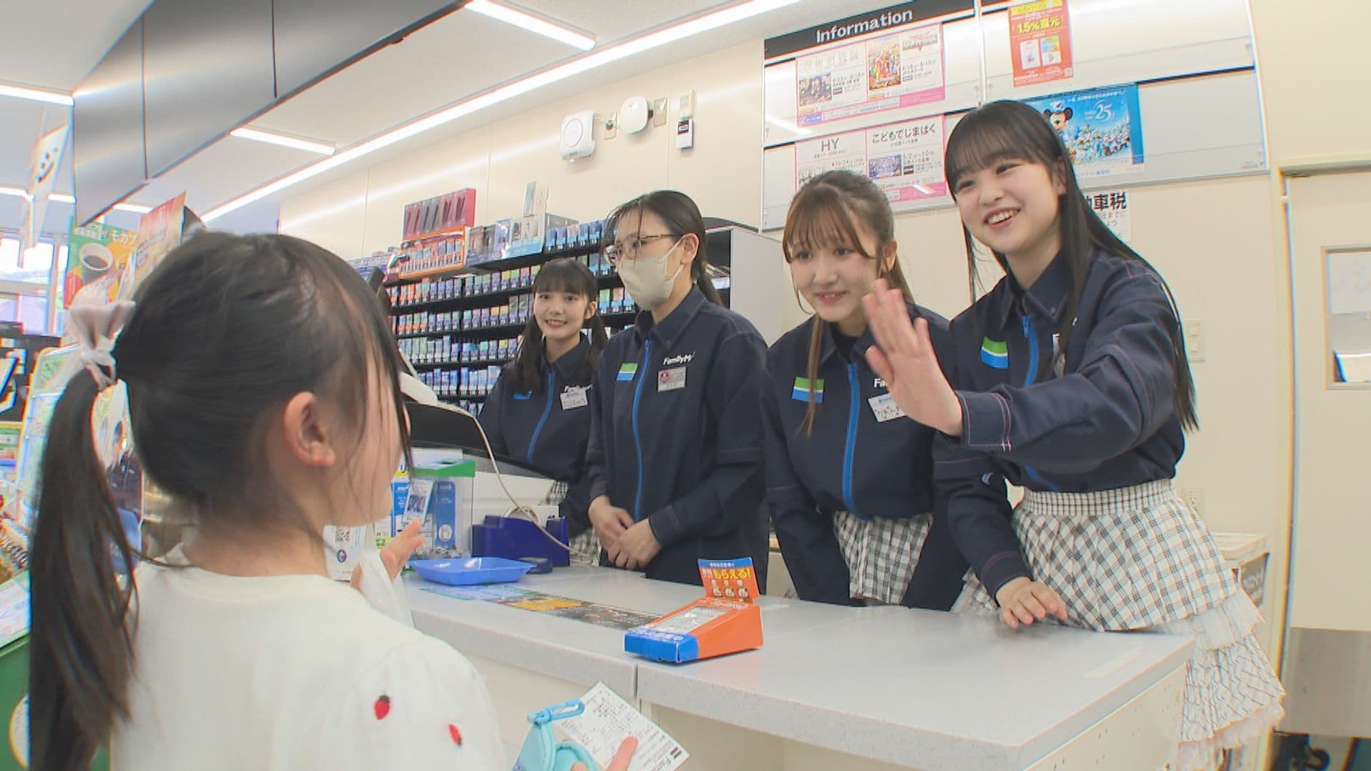 「ファミチキを袋に詰めるのが難しかった」　ＨＫＴ４８メンバーがコンビニで一日店長